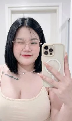พลอย